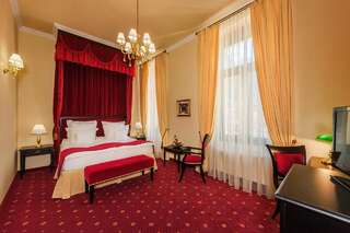 Отель Hotel Central Park Sighisoara Сигишоара Двухместный номер Делюкс с видом на крепость-1