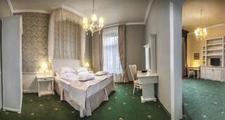 Отель Hotel Central Park Sighisoara Сигишоара Presidential Suite with Citadel View-1